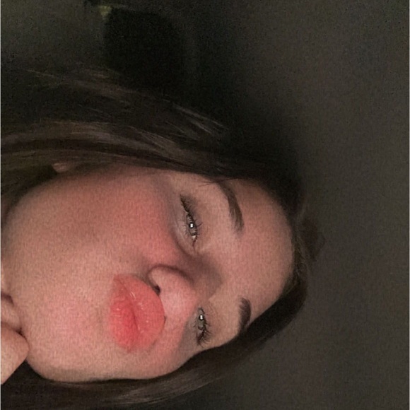 Meet your Posher, Cate - Picture 2 of 3